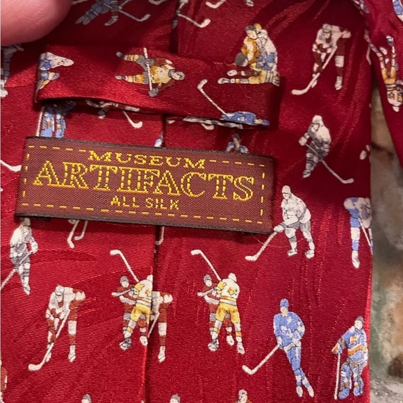 MUSEUM ARTIFACTS ALL SILK TIE IN BURGUNDY WITH HOCKEY PRINT - Picture 5 of 6